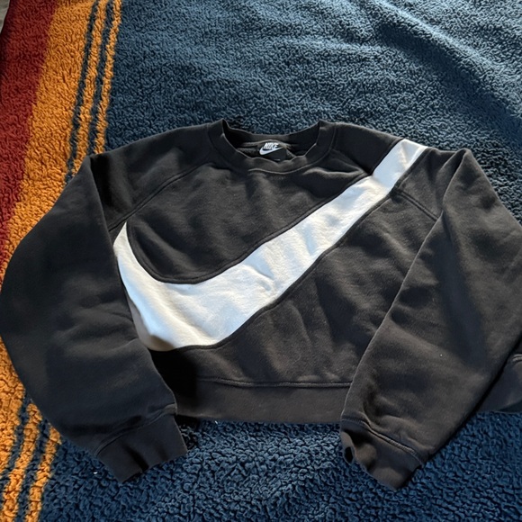 Nike swoosh black cropped sweatshirt. - Picture 1 of 4